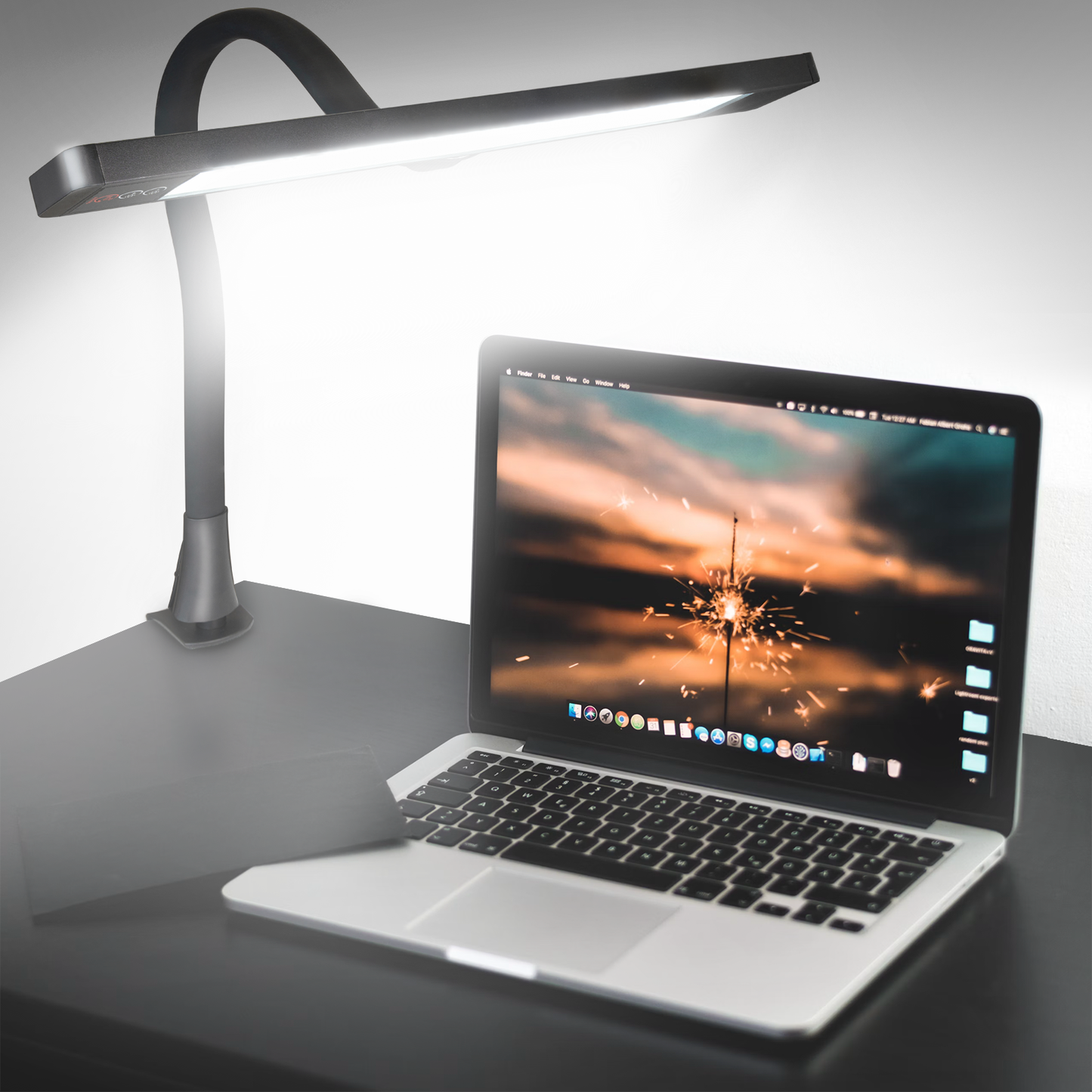 Lampada da Scrivania Tavolo Desk Lamp LED Dimmerabile Touch Control Braccio Flessibile con Telecomando Incluso